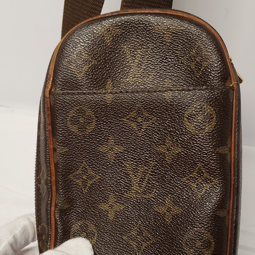 Authentic Louis Vuitton Brown Monogram Crossbody Bag - Picture 2 of 14